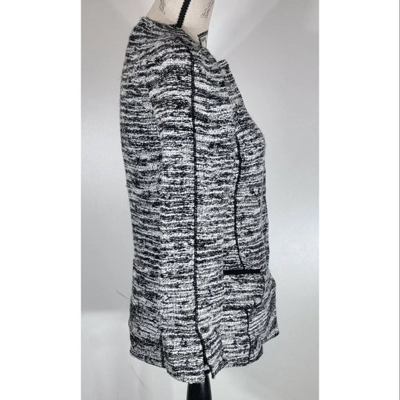 Oscar de la Renta Black and White Bouclé-Tweed Jacket, Size 2 - Picture 5 of 8